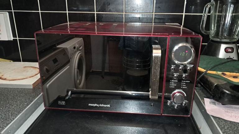 Morphy Richards  [ Reflective door ] 23L 900W Microwave oven with auto cook menus