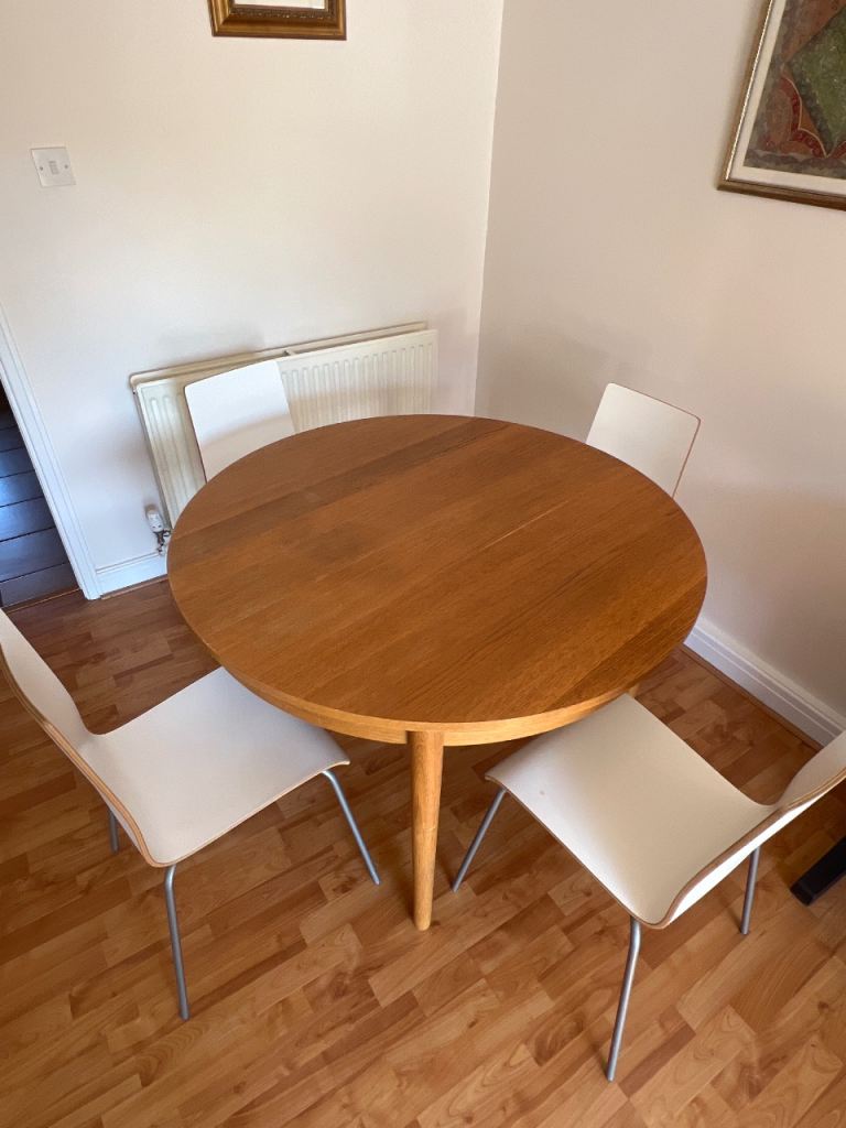 Habitat extendable dining table and chairs