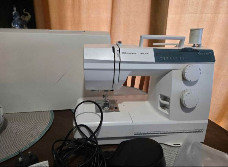 Husqvarna Viking Emerald 183 Sewing Machine - Good Condition