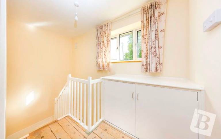 Double Room for Single Female or Couple 