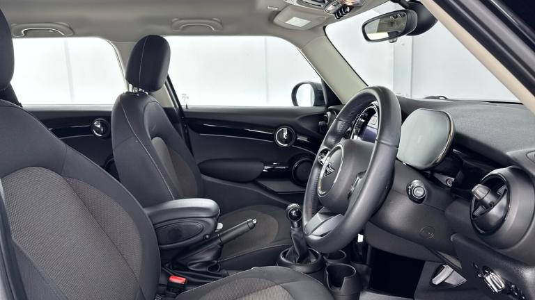 2021 MINI Hatch 1.5 Cooper Classic 5dr Auto [Comfort/Nav Pack] Petrol Hatchback Hatchback Petrol ...