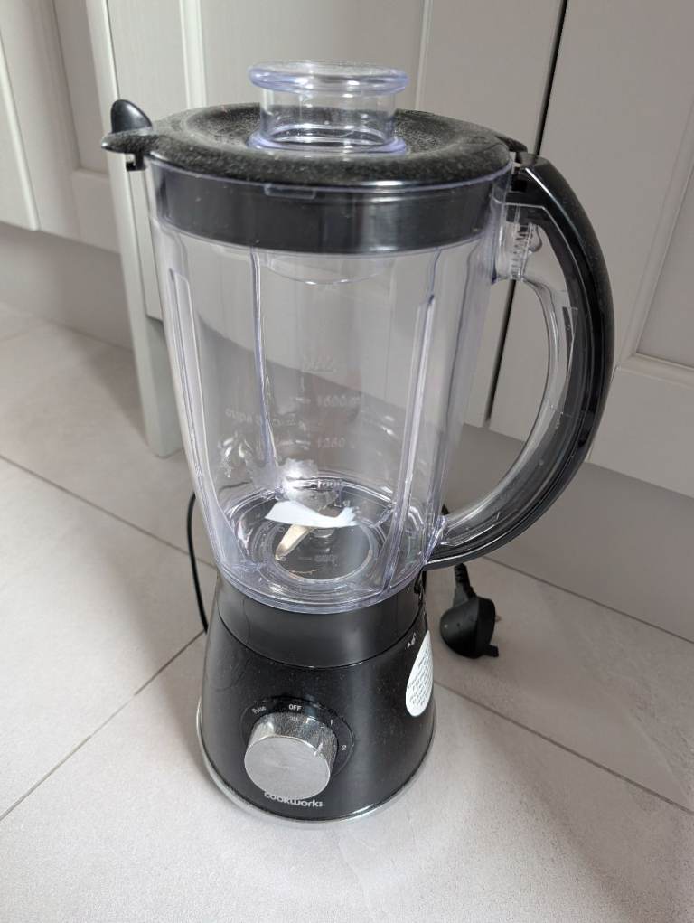 Black Blender with Clear Jug – Good Condition