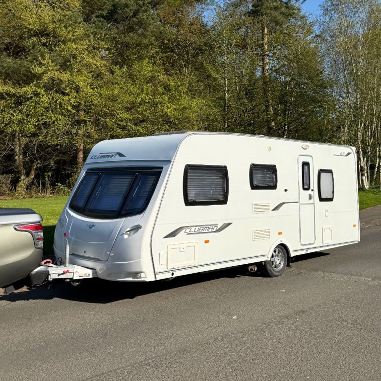 2010 4 berth Lunar clubman ES  great condition caravan 