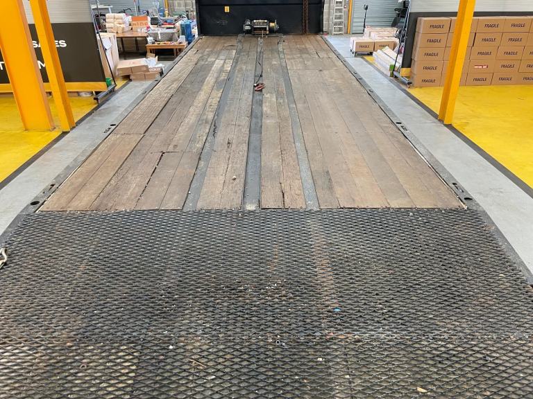 MERCEDES BENZ AXOR 2529 6X2 BEAVERTAIL / PLANT RIGID - 2014 - YG14 XZM