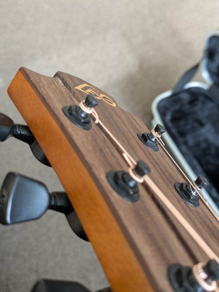 LAG Tramontane T100DCE ACOUSTIC GUITAR + Case
