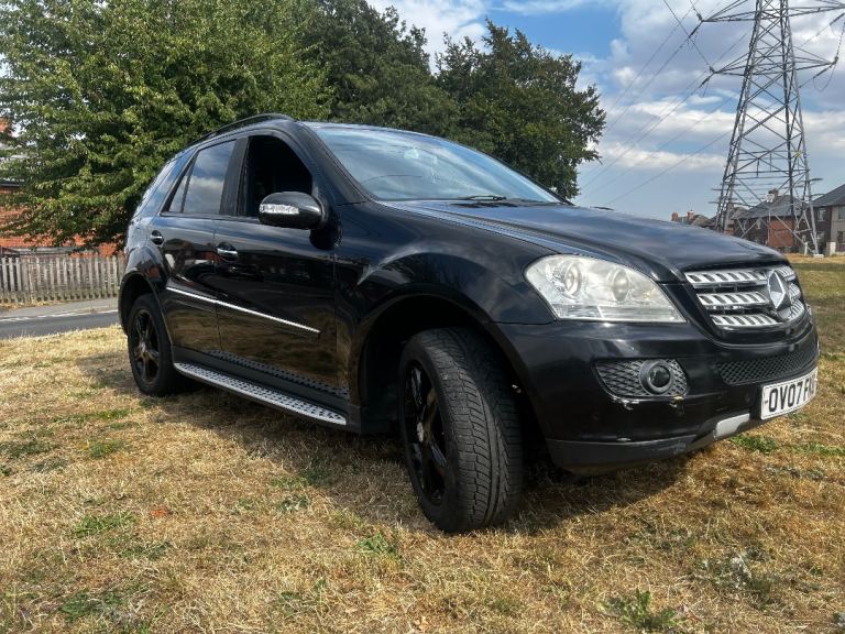 MERCEDES BENZ ML 3.0DIESEL AUTO NO MOT NEEDS LITTLE TLC STARTS AND DRIVES READ AD £1300 