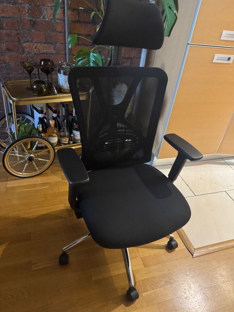 Black Ergonomic Office Chair with Headrest – Good Condition