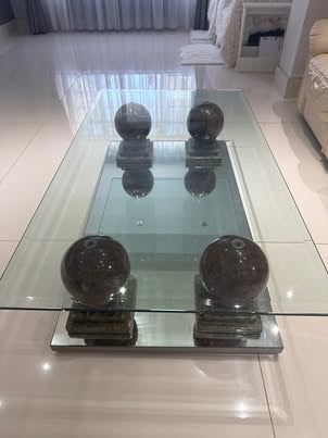 Glass coffee table 