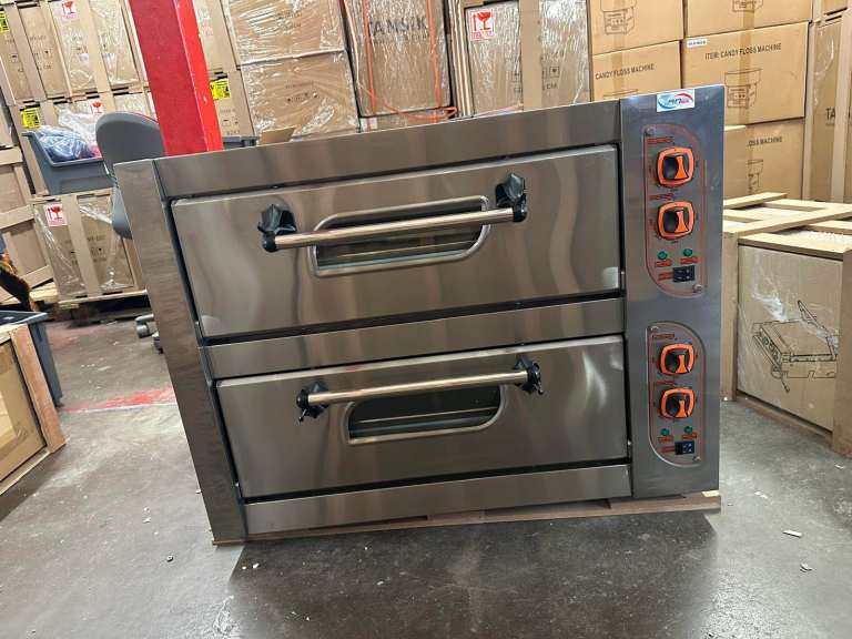 Excellent brand new commercial baked  Electric Single Phase Large pizza oven 
