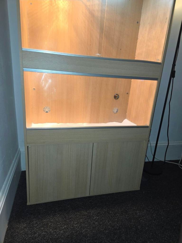 Vivexotic 4ft Vivarium with storage and accessories 