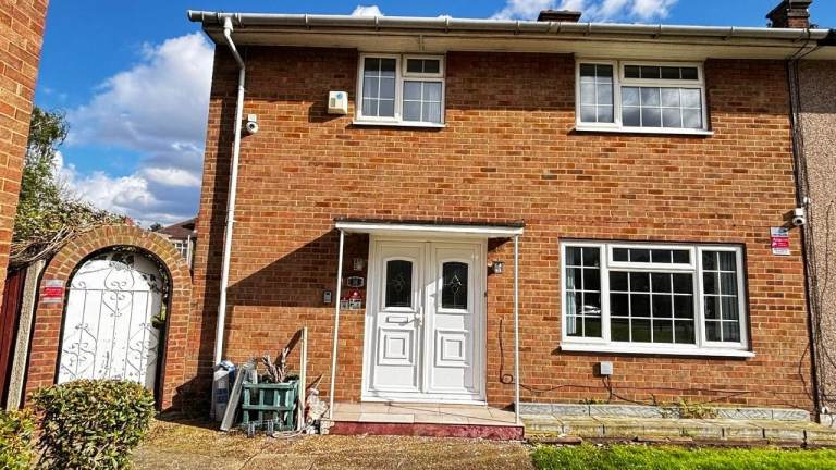 Refurbished 4 Bedroom House With 2 Receptions Ready To Move In Ilford Artillery Close (IG2 6BJ)