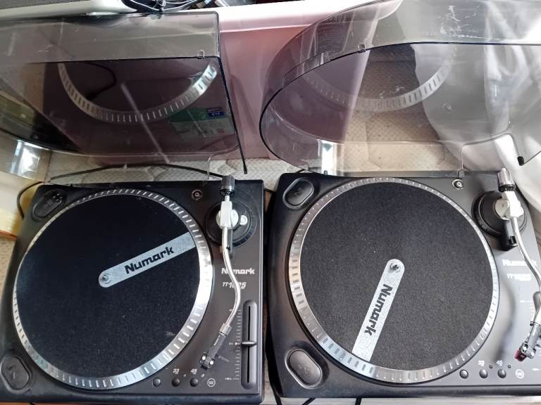 Numark TT200 Direct Drive Turntables (Pair) – Good Condition