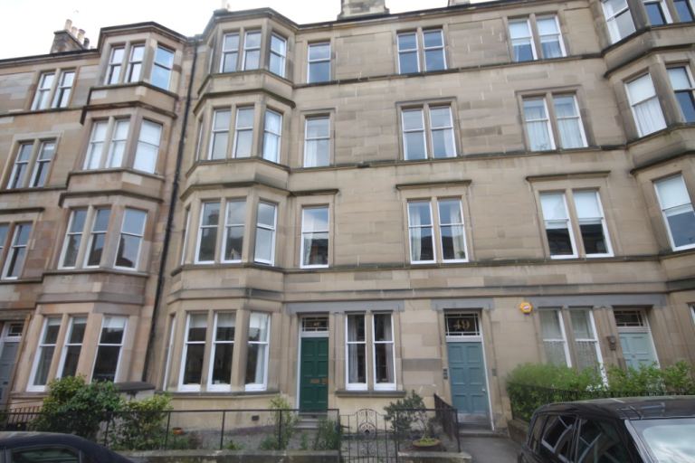 4 bedroom flat in Spottiswoode Road, Marchmont, Edinburgh, EH9 1DA