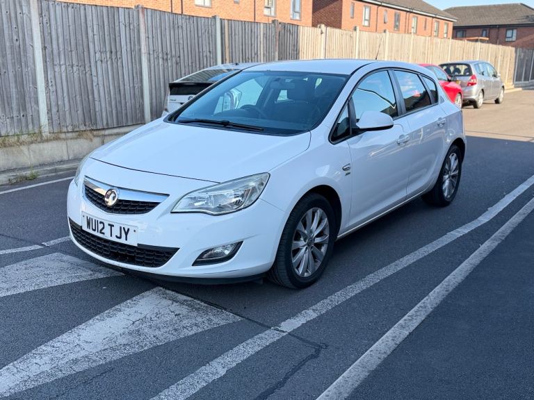 Vauxhall, ASTRA, Hatchback, 2012, Manual, 1686 (cc), 5 doors
