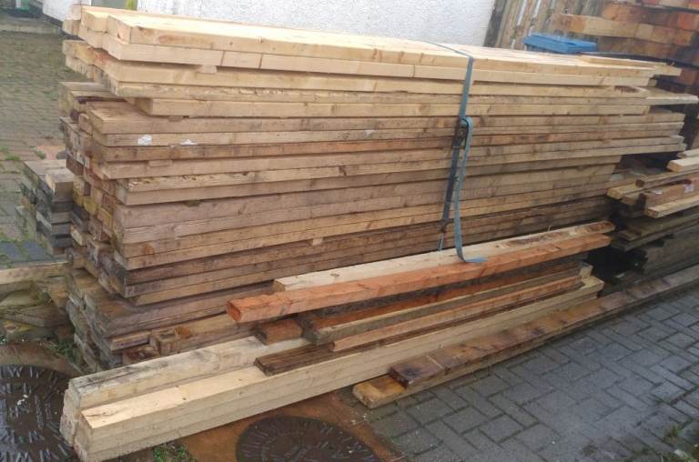 american & canadian wood pallet beams and posts various sizes all used once as new from 30p per foot