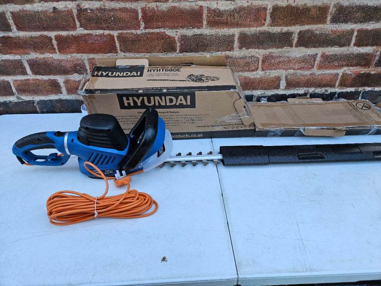 Hyundai HYHT680E Electric Hedge Trimmer 680W – Barely Used
