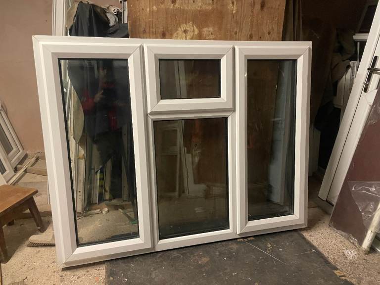H 118 x W 152 cm - UPVC DOUBLE GLAZED WINDOW - CLEAR GLASS - GOOD CONDITION (REF: LJ188)