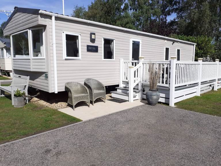 CARAVAN WITH HOT TUB