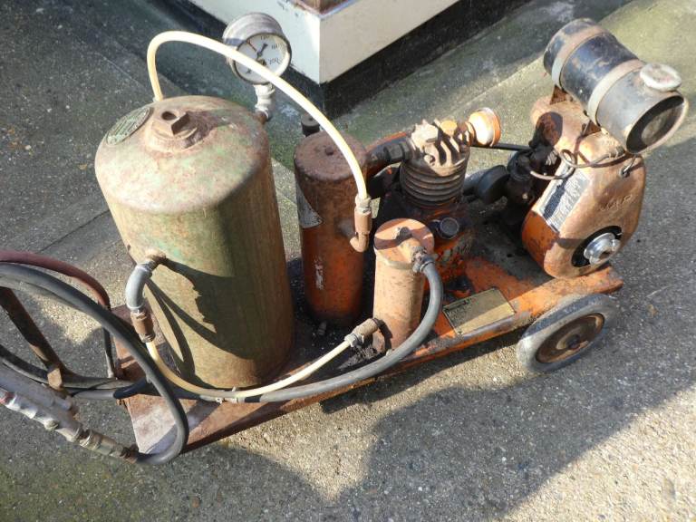 VINTAGE (1945) PORTABLE PETROL DRIVEN AIR COMPRESSOR