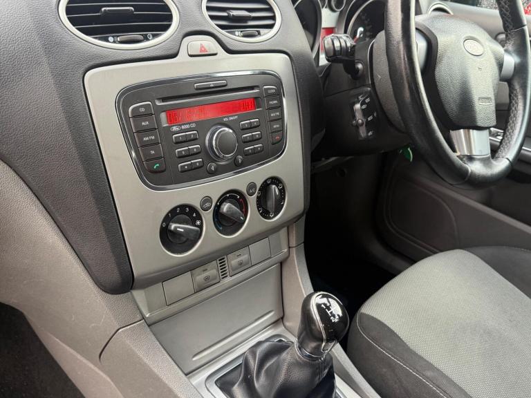 2011 Ford Focus 1.6 Zetec 5dr ESTATE PETROL Manual