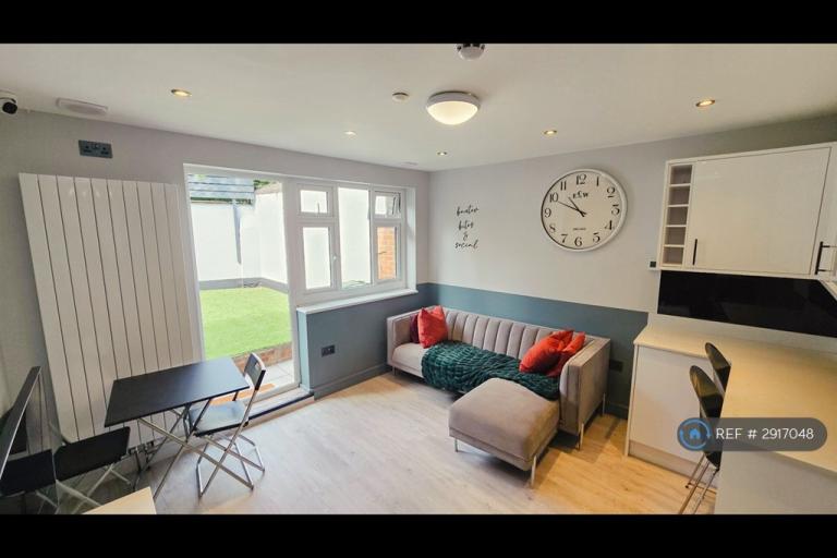 1 bedroom in Waverley Road, London, SE18 (#2917048)