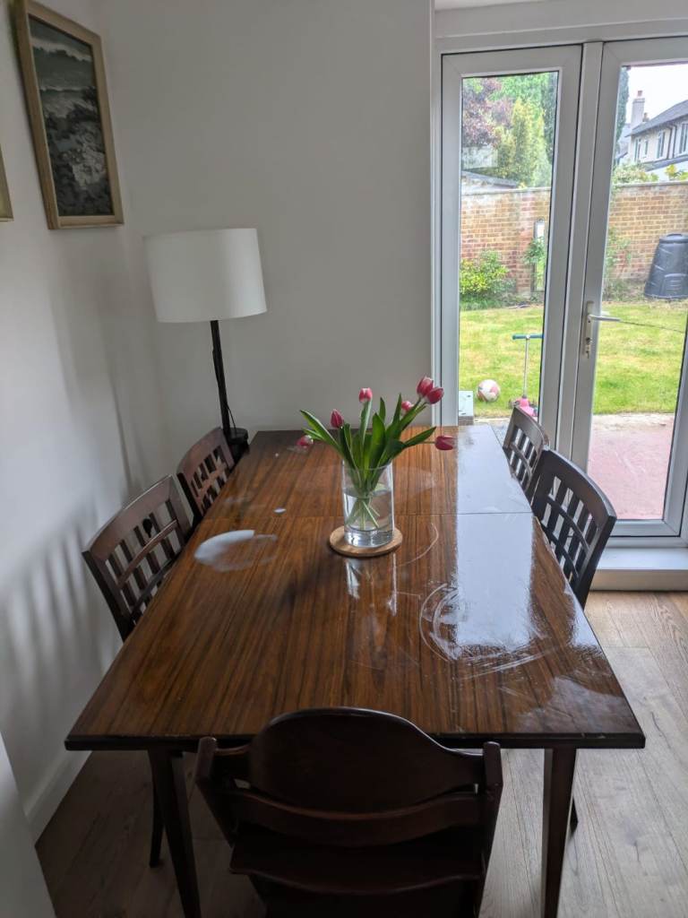 Extendable dining table  - free