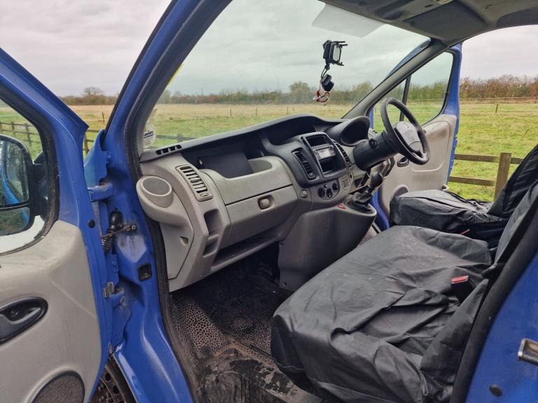 2013 Renault Trafic Blue MWB  Drives Perfect  12mth MOT  160k miles