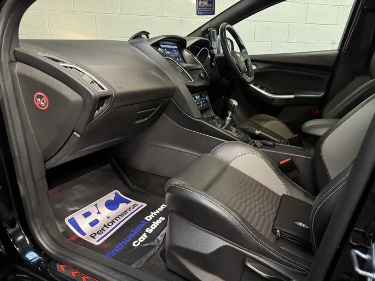 FORD FOCUS 2.0 T EcoBoost ST-2 Black Manual Petrol 2016