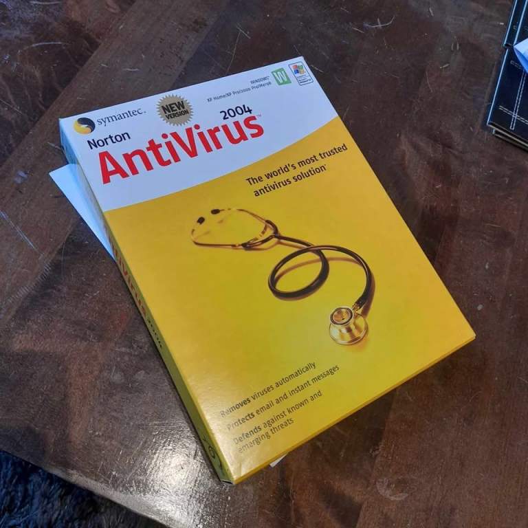 Norton AntiVirus 2004 [PC]