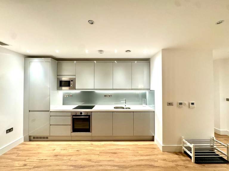 Luxury One-Bedroom Apartment – Westgate House, Hanger Lane, W5-Ref: 1597