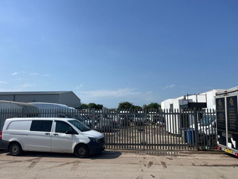 24/7 SECURE VEHICLE STORAGE SERVICES IN TRING ,