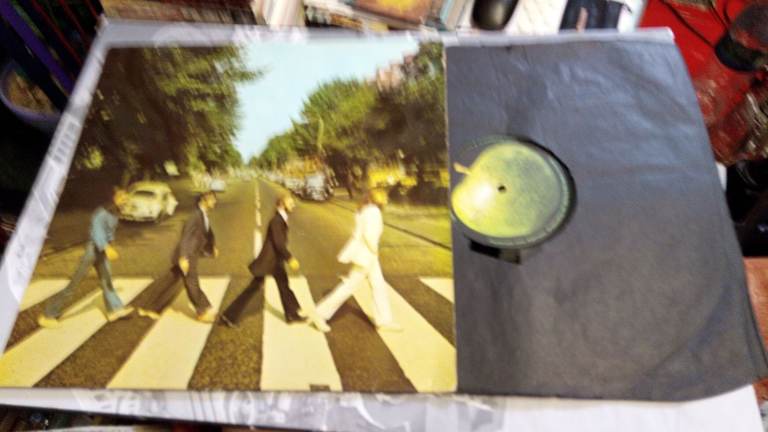 ABBEY ROAD BEATLES 1969 GERMAN ISSUE C 062-04 243 BLACK INNER LAMINATED FRONT