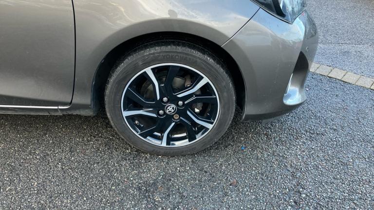 2017 Toyota Yaris 1.33 VVT-i Design 5dr Petrol Hatchback Hatchback Petrol Manual