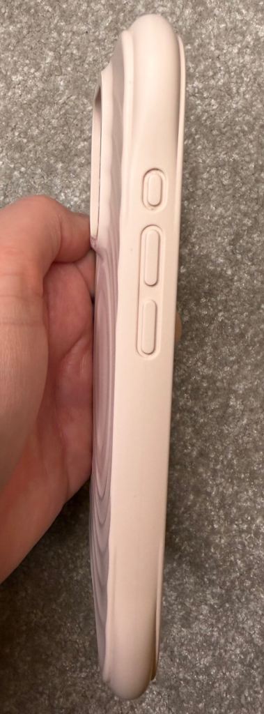 CASETiFY Ripple Silicone Case - Oat - for iPhone 15 Pro Magsafe Used