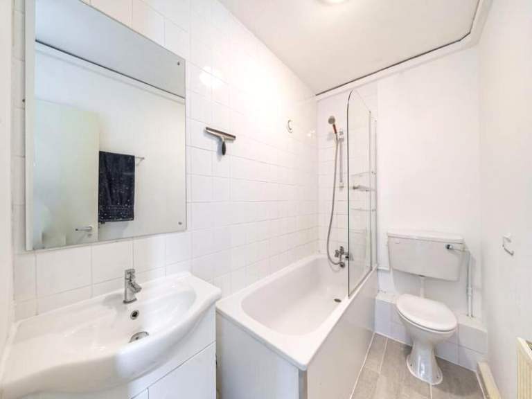 🌿  Angel (Islington) – Bright Room with Bills Included 🛋️