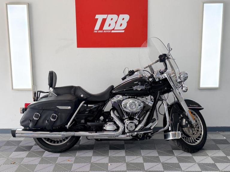 2010 Harley-Davidson Touring 1690 FLHRC Road King Classic