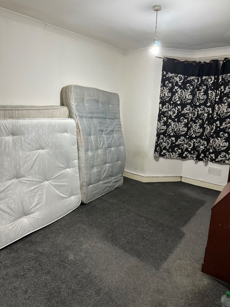 Sharing space and room available 