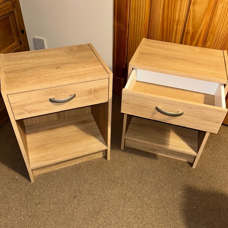 Pair of bedside cabinets 