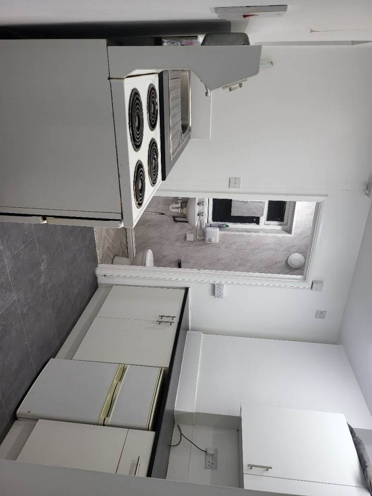 Studio flat to let in wolverhampton city centre opposite university 