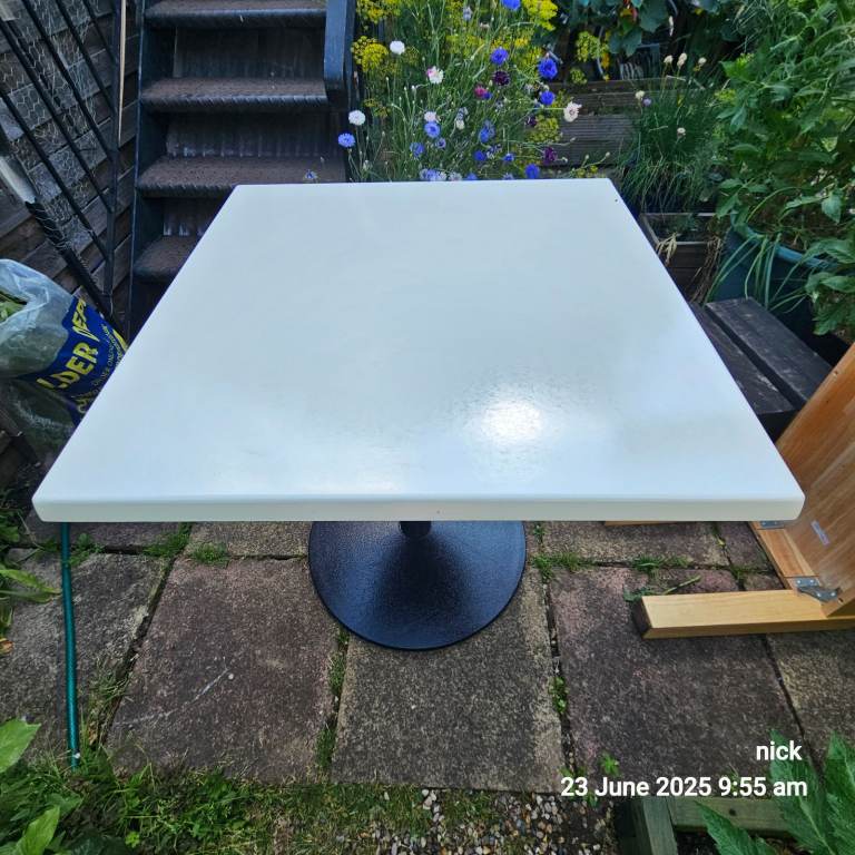 Bolero  dl 475 bar restaurants table 