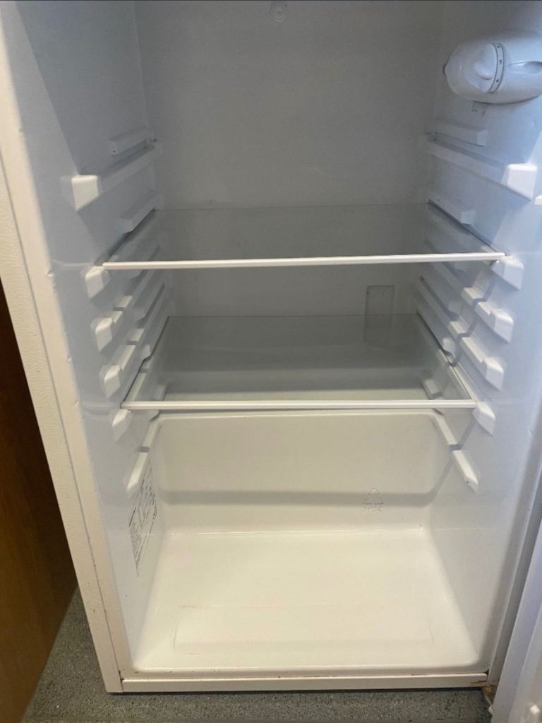 Under counter fridge 