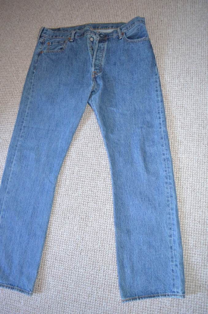 men's Levis  36" waist  501  great fit excellent condition