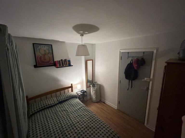 Single room Kingston Hospital 