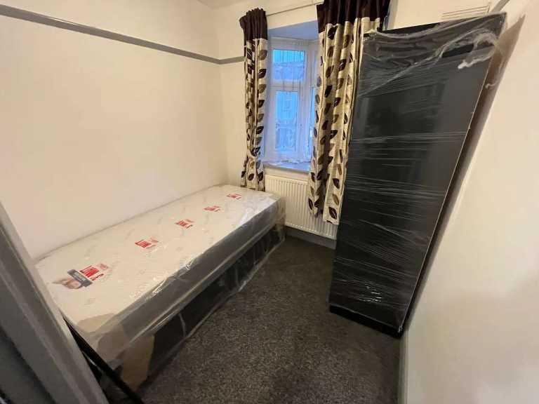 ✨ AMAZING SINGLE ROOM AVAILABLE IN PLAISTOW 🎯