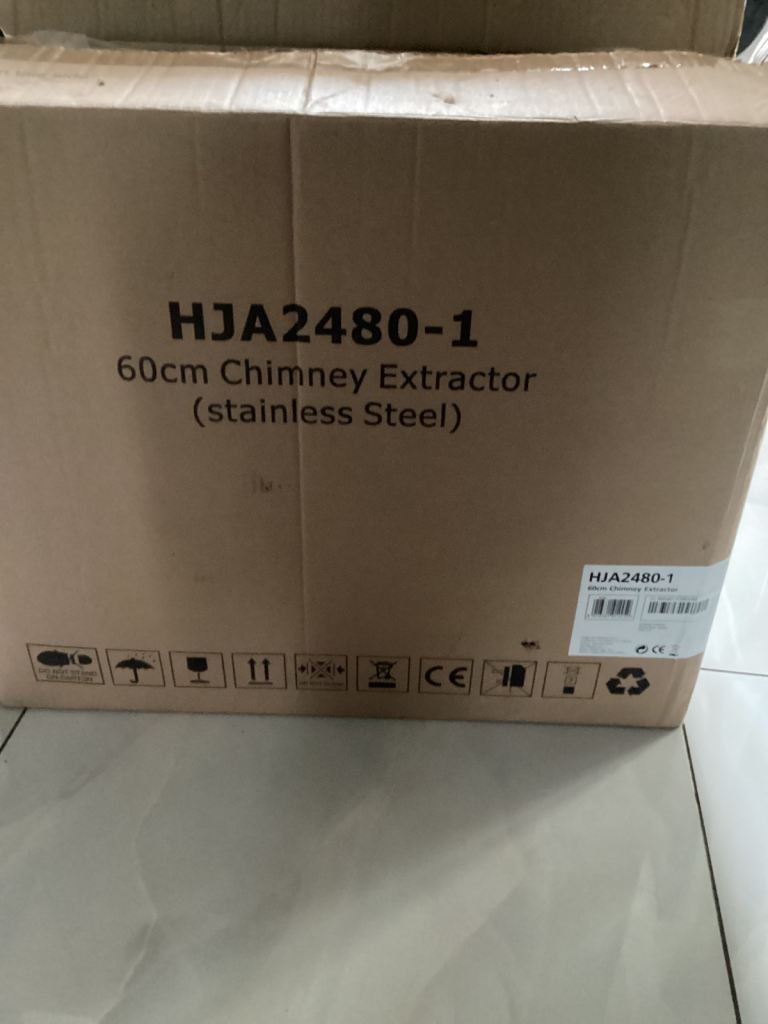 Bnib Howdens Lamona stainless steel 60cm extractor chimney hood.