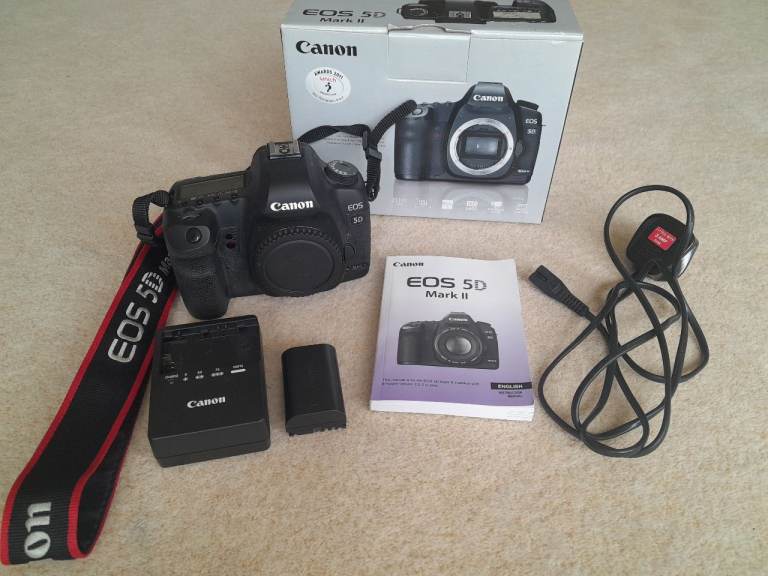 Canon 5D mark 2 ii full frame digital SLR camera body, excellent condition