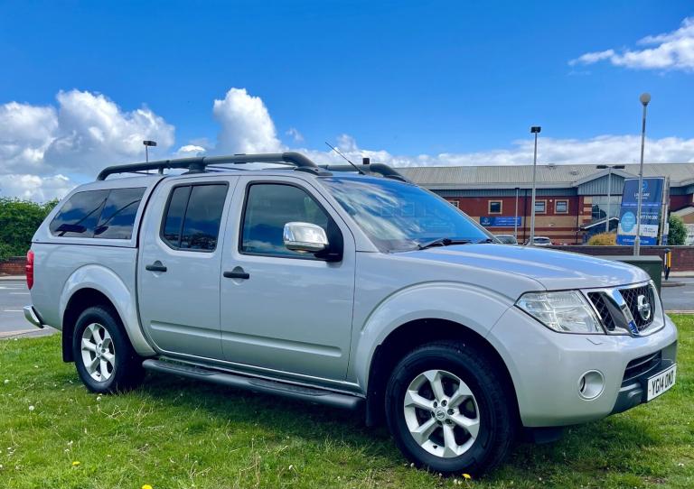 2014 Nissan Navara Double Cab Pick Up Tekna 2.5dCi 190 4WD PICK UP Diesel Manual