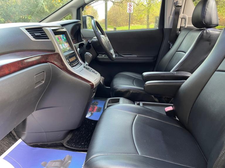 TOYOTA ALPHARD 2.4 2012