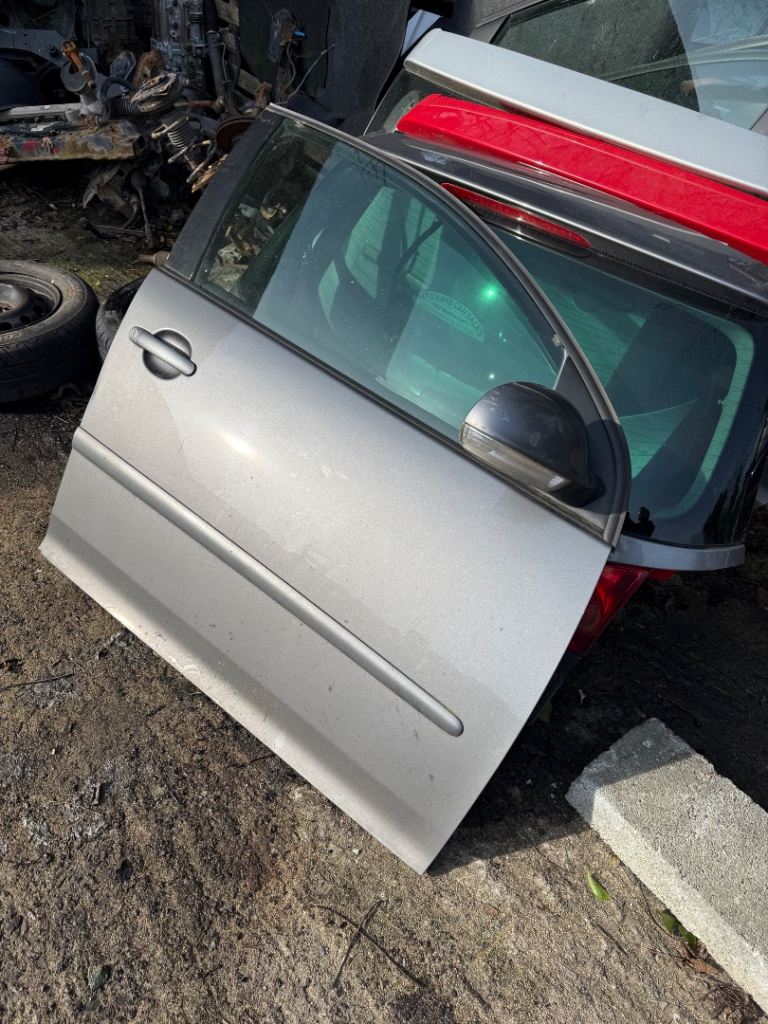 Volkswagen Golf Mk5 Driver Side Door 5 Door Model 