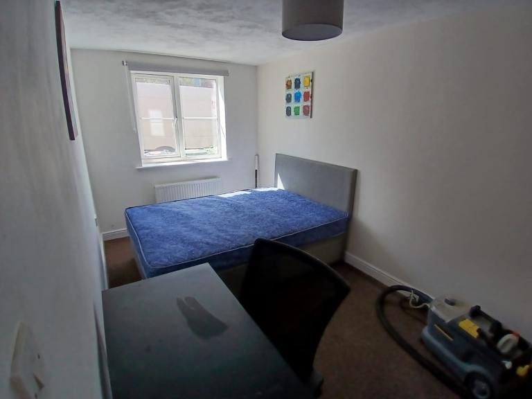 Large room in Ashford